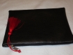 Jolie pochette zippée en simili-cuir noir , avec broderie marocaine 