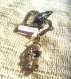 Collier avec chaînes et un pendentif en métal !!!collier fantaisie très tendance . 