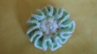 Fleur en laine au crochet - en fil de tricot -- pièce unique