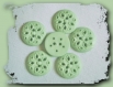 5 boutons vert pastel * 19 mm 1,9 cm * décor fleur * 2 trous * green button sewing neuf lot couture 