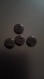 Petits boutons ronds en plastique couleur noir 