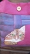 Sac tissu peint : rose fuschia - un joli chat roux se cache derrière une vieille porte..... 
