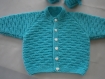 Gilet bleu turquoise 6 mois layette, tricoté à la main 
