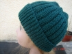 Bonnet taille adulte tricoté fait main en 51% laine 43% acrylique et 6% rhovyl bergère de france vert bouteille 
