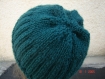 Bonnet taille adulte tricoté fait main en 51% laine 43% acrylique et 6% rhovyl bergère de france vert bouteille 