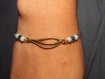 Bracelet fin métal bronze, minimaliste ,goutte et perle cristal bleu et blanc 