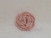 Broche au crochet fleur type rose orangée 