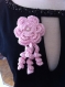 ** jolie broche fleur rose ** perle crochet 
