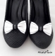 Clips chaussure noeud blanc et noir à pois blanc.