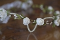 Couronne de fleurs cheveux aux perles blanches