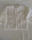 Gilet/cardigan ajouré pour bébé 6 mois tricoté à la main