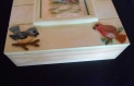 Boite en bois pour clés peinte avec broderie oiseaux