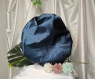 Bonnet grande taille en wax et satin bleu réversible