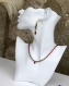 Parure collier pendentif-boucles d'oreilles swarovski-perles de rocaille-perles de verre rouge et verte modèle 