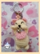 Maneki neko porte-clés à bavette  vanille & rose ( chat porte bonheur au crochet)