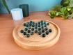 Solitaire jeu de société en bois de hêtre recyclé de 25 cm de diamètre avec billes de verre bleu | jeu stratégique