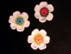 Lot de 3 très belles petites fleurs trois couleurs 