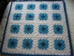 Couverture plaid bébé en laine blanche et bleue 70 x 70 cm baby boy crochet
