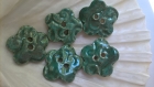 Lot de 5 boutons fleurs en céramique émaillée vert