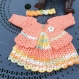 Petite robe en laine acrylique pour naissance