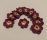 Applique au crochet petites fleurs coton de couleurs jaunes et violettes