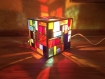 Lampe cubique en vitrail tiffany de 16 cm de côté 