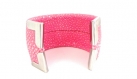 Bracelet large manchette cuir de galuchat perlé (raie) rose 