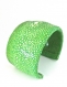 Bracelet large manchette cuir de galuchat perlé (raie) vert 