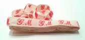 Ruban de marquage linge brodées initiales monogramme g m rouge sur coton blanc 